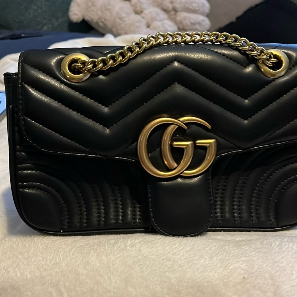 Gucci gently used GG Marmont black leather shoulder bag